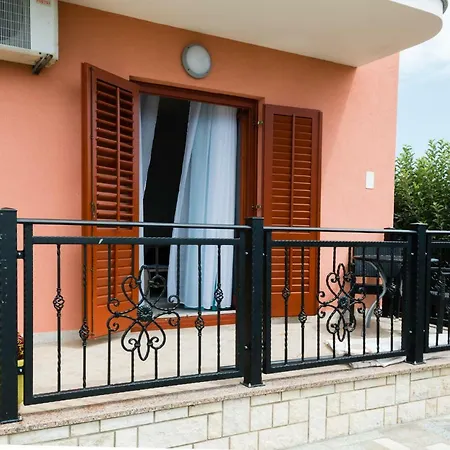 شقة Alma كرفني فره