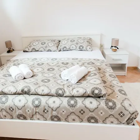 Διαμέρισμα Alma *